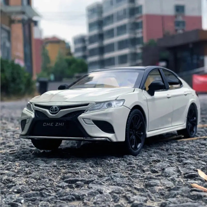 1:24 TOYOTA CAMRY ALLOY DIECAST MODEL