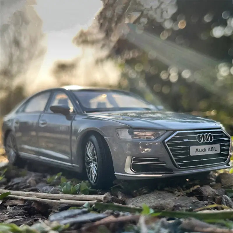 1:24 AUDI A8 ALLOY DIECAST MODEL