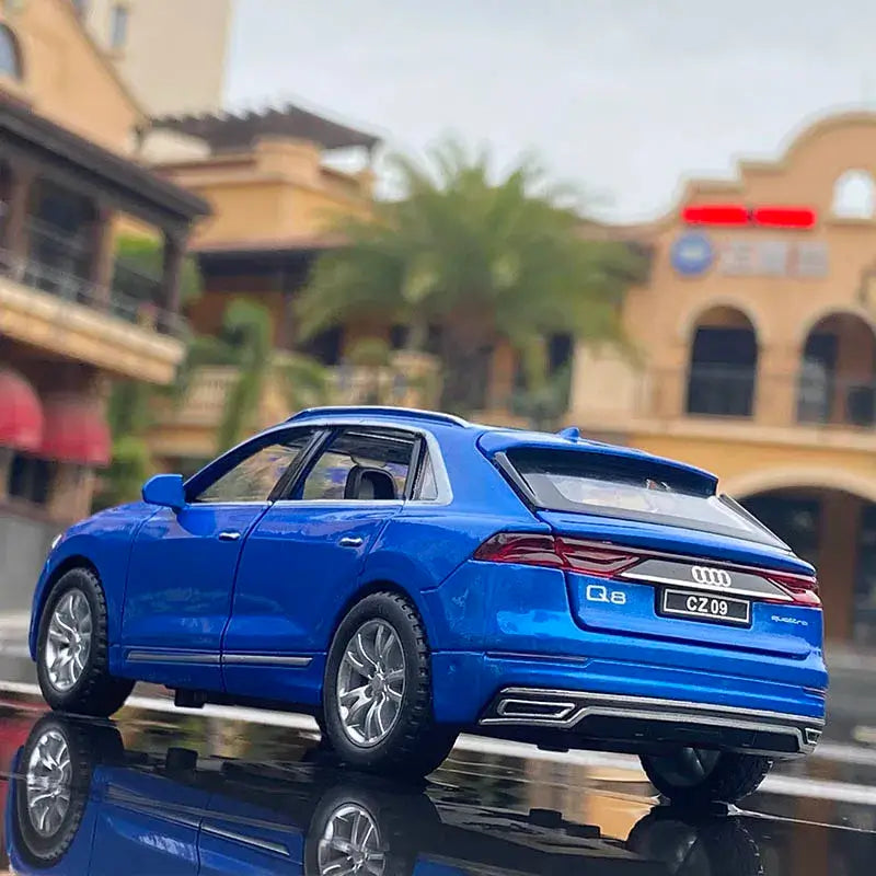 1:24 AUDI Q8 SUV ALLOY DIECAST MODEL