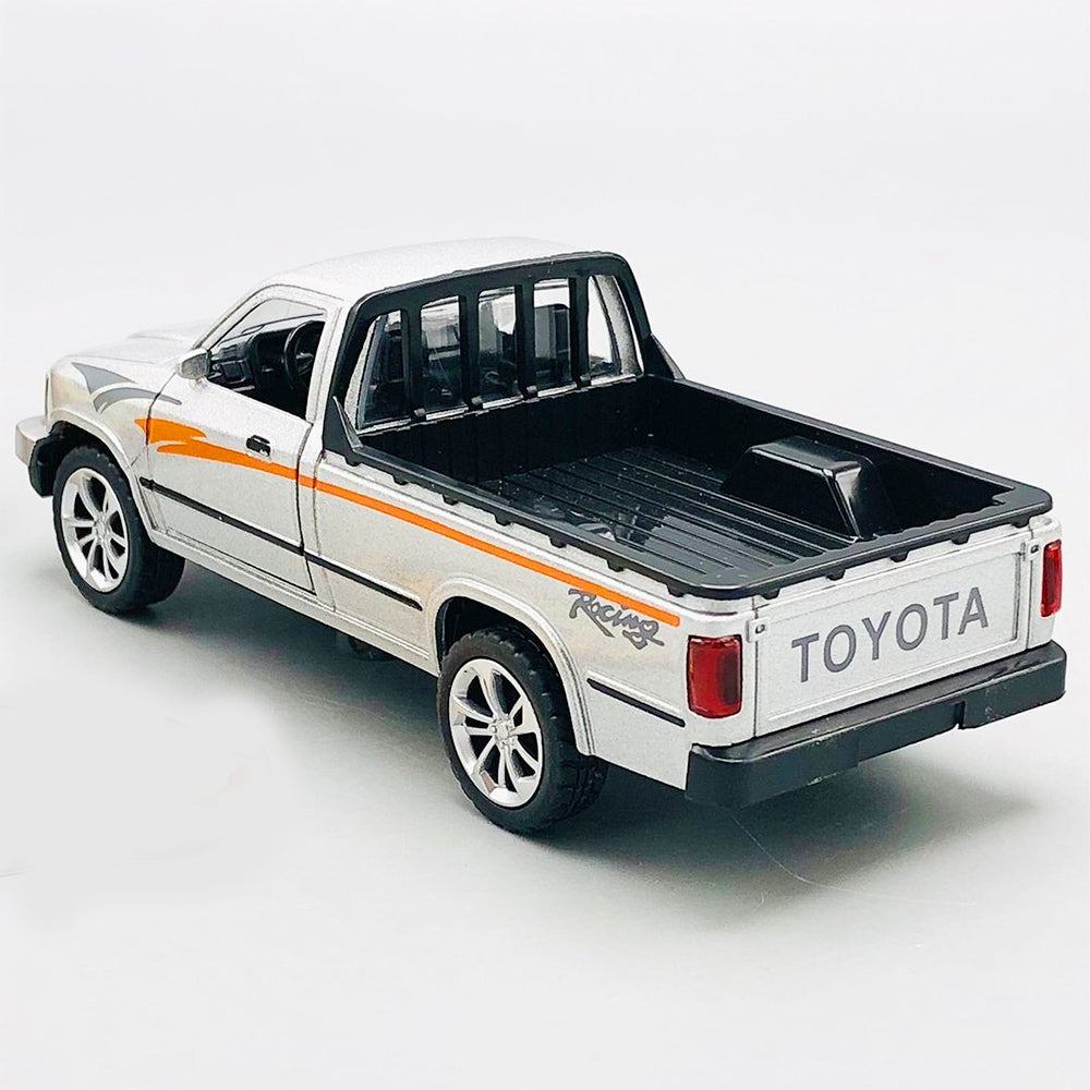 1:32 1992 TOYOTA HILUX ALLOY DIECAST MODEL