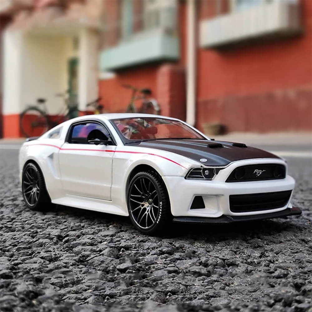 MAISTO 1:24 FORD MUSTANG GT STREET RACER 2014 DIECAST MODEL