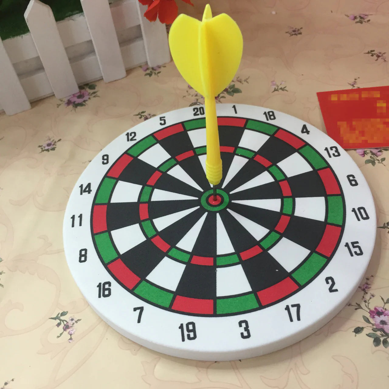 DOUBLE SIDED DART BOARD GAME WITH 1 DART