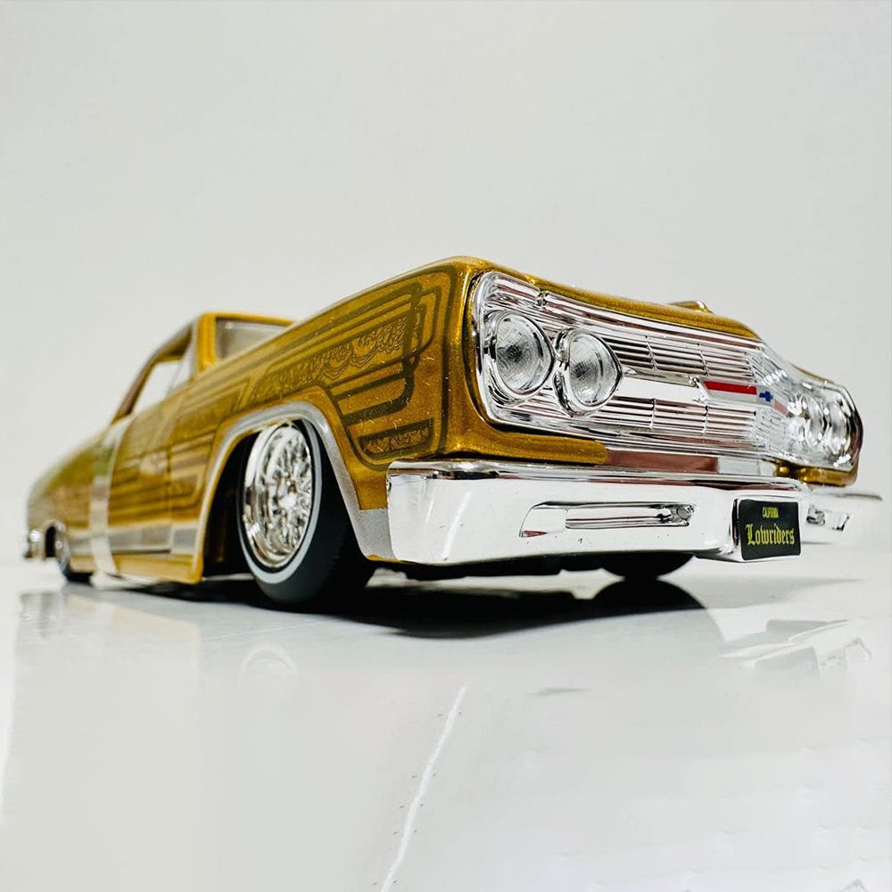 MAISTO 1:25 1965 CHEVROLET EL CAMINO STATIC DIECAST MODEL