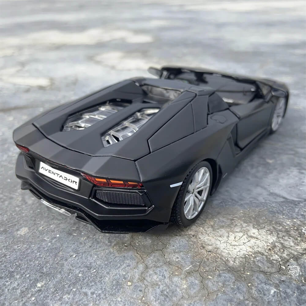 MAISTO 1:24LAMBORGHINI AVENTADOR LP 700-4 ROADSTER DIECAST MODEL