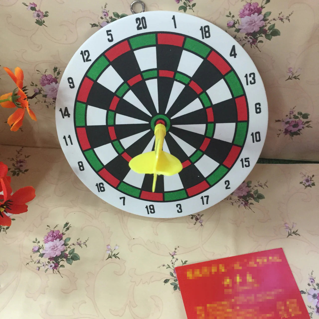 DOUBLE SIDED DART BOARD GAME WITH 1 DART