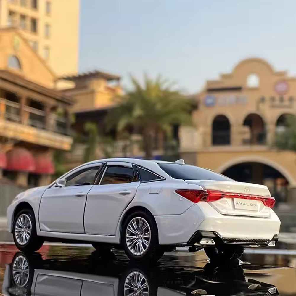 1:24 TOYOTA AVALON  ALLOY DIECAST MODEL