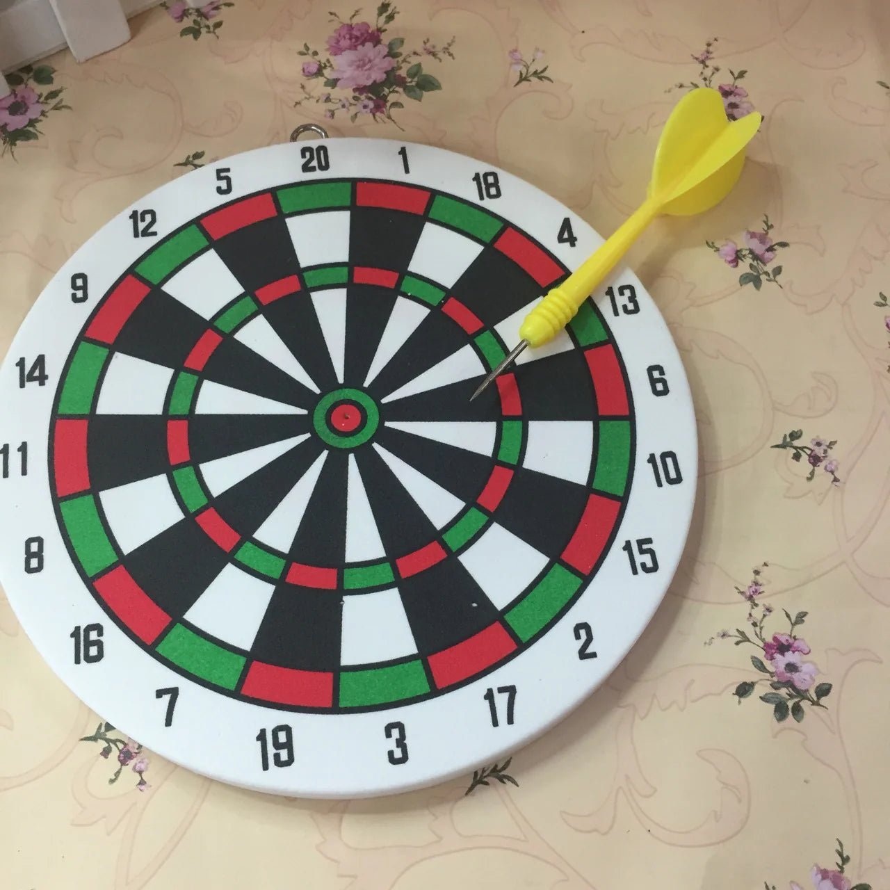 DOUBLE SIDED DART BOARD GAME WITH 1 DART