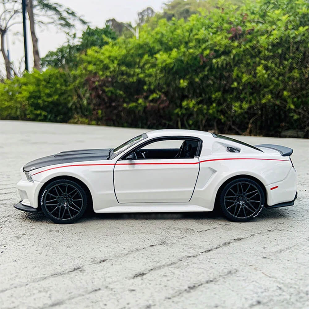 MAISTO 1:24 FORD MUSTANG GT STREET RACER 2014 DIECAST MODEL