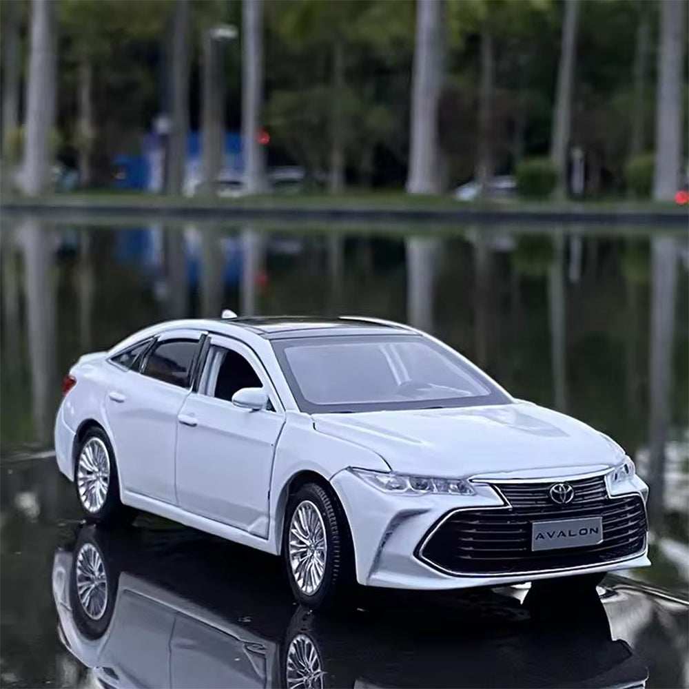 1:24 TOYOTA AVALON  ALLOY DIECAST MODEL