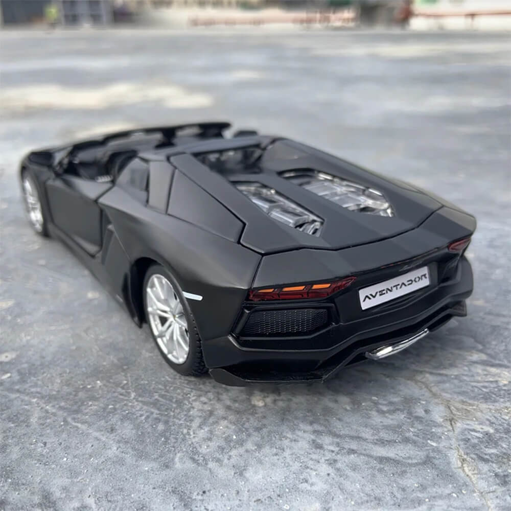 MAISTO 1:24LAMBORGHINI AVENTADOR LP 700-4 ROADSTER DIECAST MODEL