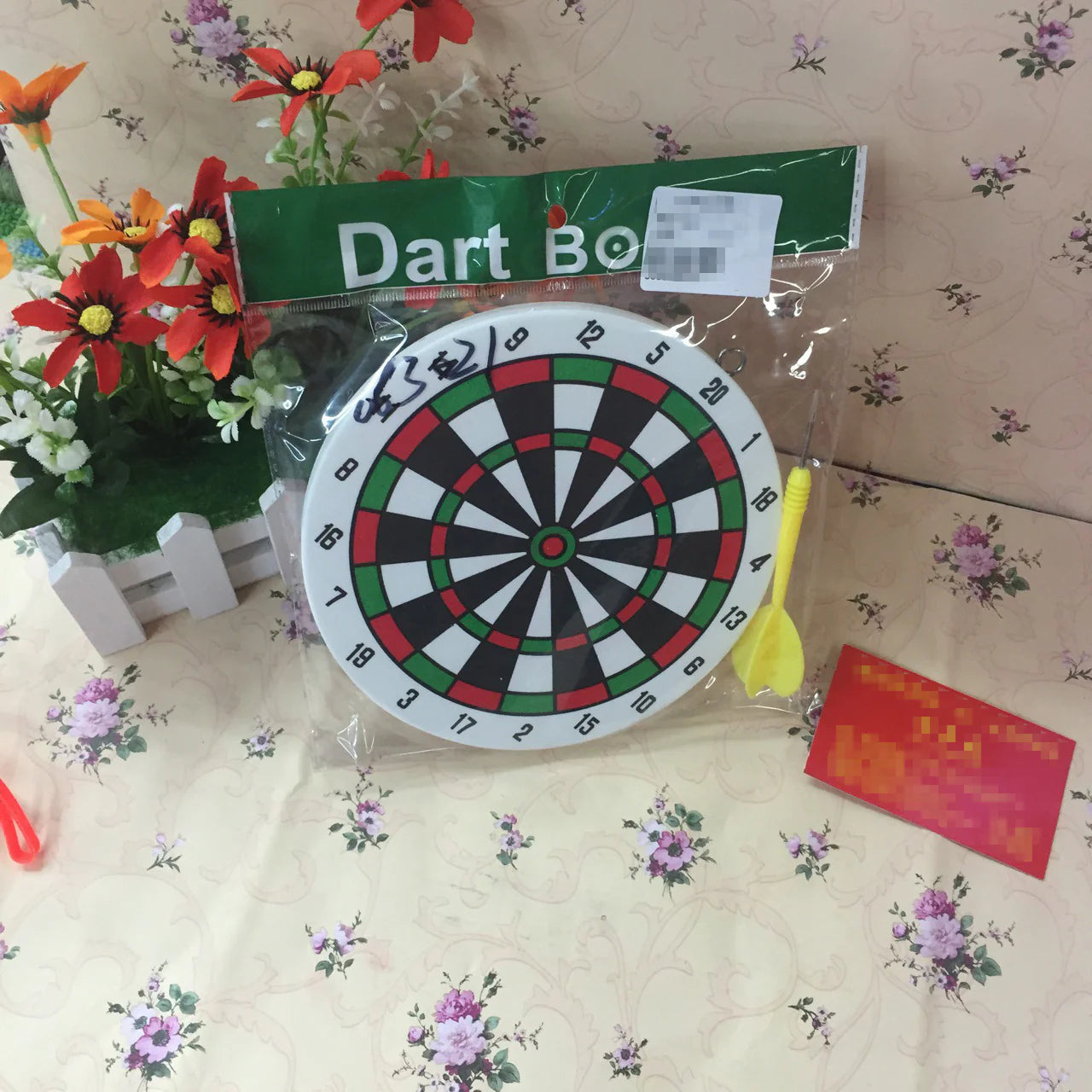 DOUBLE SIDED DART BOARD GAME WITH 1 DART