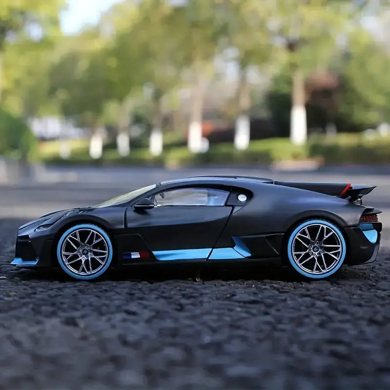 MAISTO 1:24 BUGATTI DIVO DIECAST MODEL