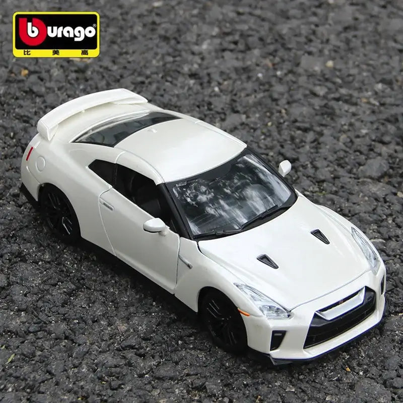 BURAGO 1:24 NISSAN GT-R 2017 DIECAST MODEL