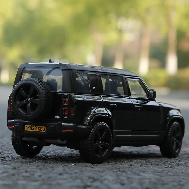 BURAGO 1:24 2022 LAND ROVER DEFENDER 110 DIECAST MODEL