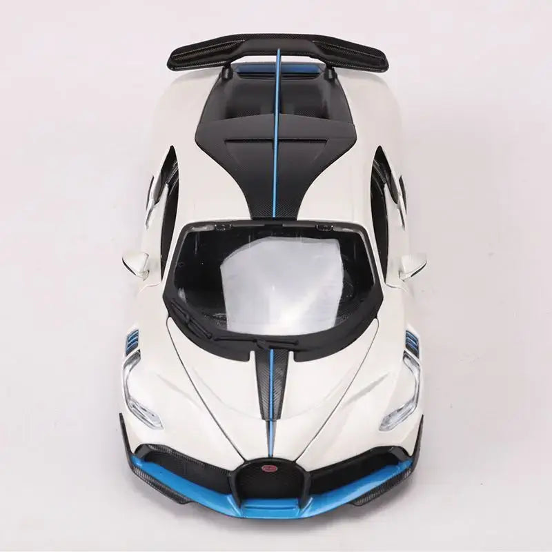 MAISTO 1:24 BUGATTI DIVO DIECAST MODEL