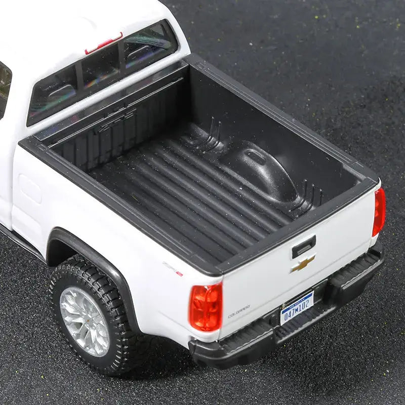 MAISTO 1:27 CHEVROLET COLORADO ZR2 2017 DIECAST MODEL