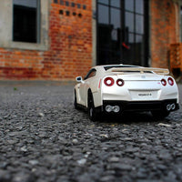 Thumbnail for BURAGO 1:24 NISSAN GT-R 2017 DIECAST MODEL