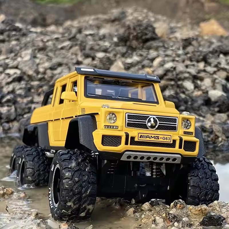 1:24 MERCEDES-BENZ G63 6X6 ALLOY DIECAST MODEL
