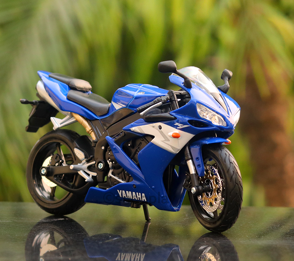 MAISTO 1:12 YAMAHA R1 DIECAST MODEL