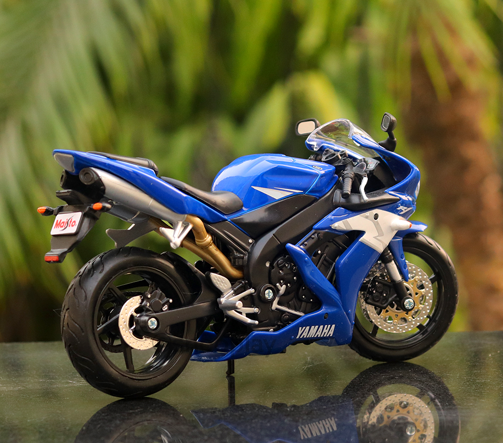 MAISTO 1:12 YAMAHA R1 DIECAST MODEL